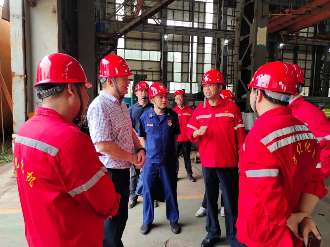 猇亭區副區長、黨組成員舒華容帶隊到化機公司檢查安全生產工作(圖2) 圖片