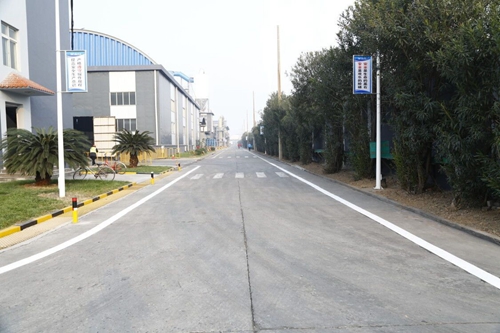 熱火朝天！集團總部140余人到股份公司氯堿分廠開展勞動(圖3)