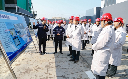 全省危化品企業(yè)安全設(shè)計(jì)診斷復(fù)核現(xiàn)場(chǎng)會(huì)代表參觀宜化太平洋熱電公司(圖3) 全省危化品企業(yè)安全設(shè)計(jì)診斷復(fù)核現(xiàn)場(chǎng)會(huì)代表參觀宜化太平洋熱電公司(圖3)