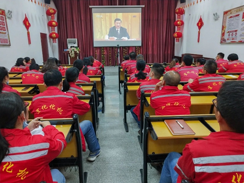 向抗疫英雄致敬！宜化集團組織收看全國抗擊新冠肺炎疫情表彰大會(圖2)