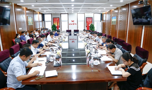 宜昌市國(guó)資委黨委書記、主任吳正新帶隊(duì)到宜化集團(tuán)調(diào)研(圖1)