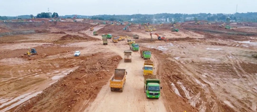 大干快上！氨醇項目施工現場熱火朝天(圖1)