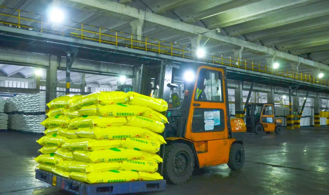 喜報!新疆宜化尿素產品再添兩位“新成員”(圖2) 喜報!新疆宜化尿素產品再添兩位“新成員”(圖2)