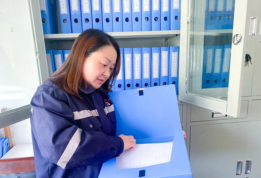 【宜化榜樣】宜化礦業(yè)黃小燕:礦山里的“黃督督”,安全上的內(nèi)當(dāng)家(圖4) 【宜化榜樣】宜化礦業(yè)黃小燕:礦山里的“黃督督”,安全上的內(nèi)當(dāng)家(圖4)