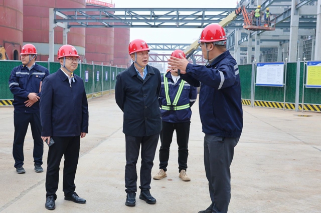 宜昌市國資委黨委書記、主任黃智華一行到楚星公司和松滋肥業現場調研(圖1)