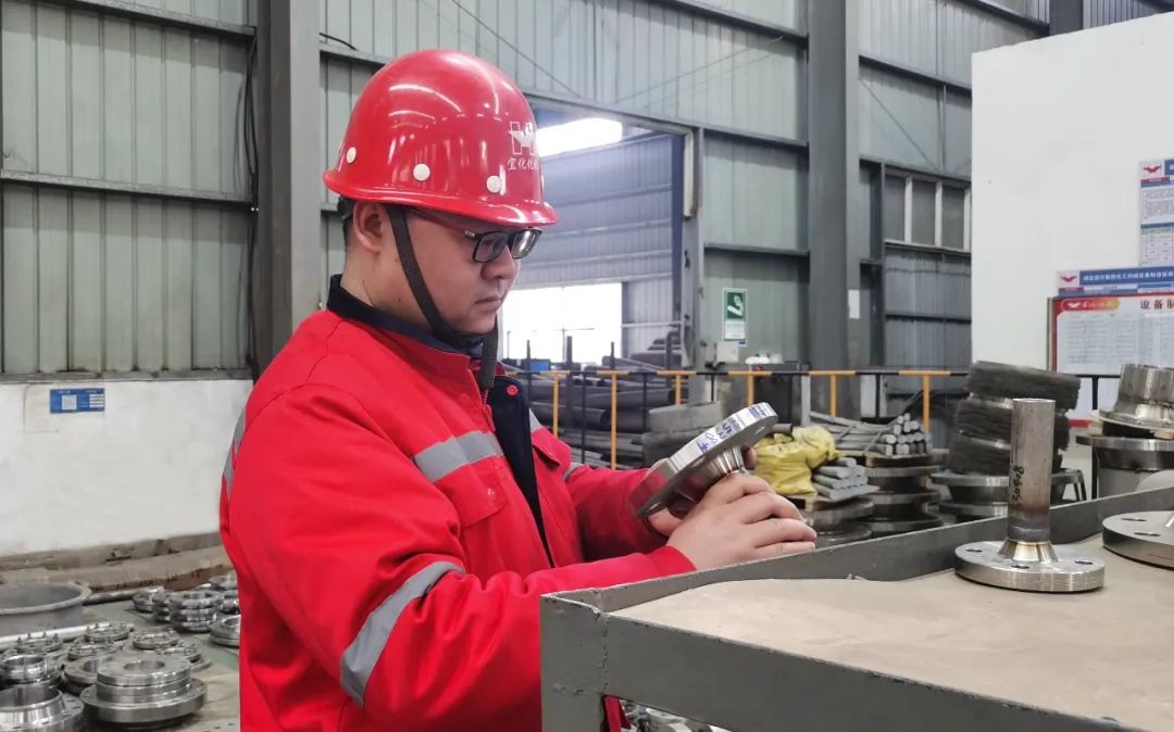 【管理標(biāo)兵】化機(jī)公司黃亞華：扎根一線勤鉆研，履職盡責(zé)勇?lián)?dāng)(圖3)