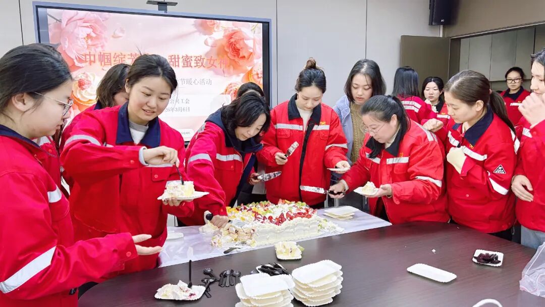 巾幗綻芳華 甜蜜致女神，宜化化機(jī)開(kāi)展“三八”婦女節(jié)蛋糕DIY活動(dòng)(圖9)
