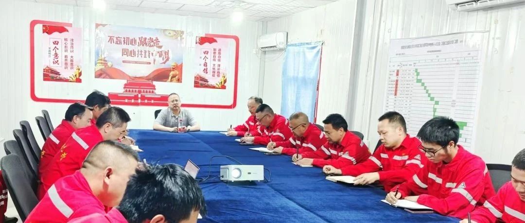 化機公司黨委書記、董事長、總經理楊中澤到新疆項目部現場辦公